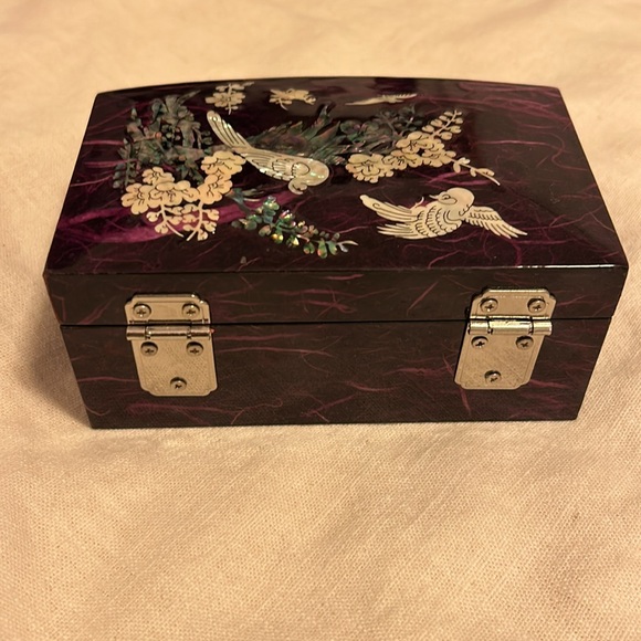 Vintage Mother of Pearl Inlay Jewelry Lacquer Box With Mirror - Picture 4 of 4